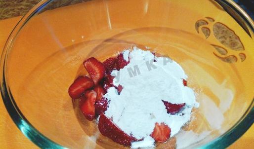 сырники с клубникой и клубничным сиропом