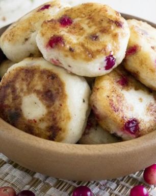 Сырники с клюквой