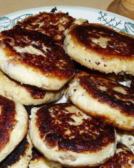 Рецепт сырников с курагой и изюмом