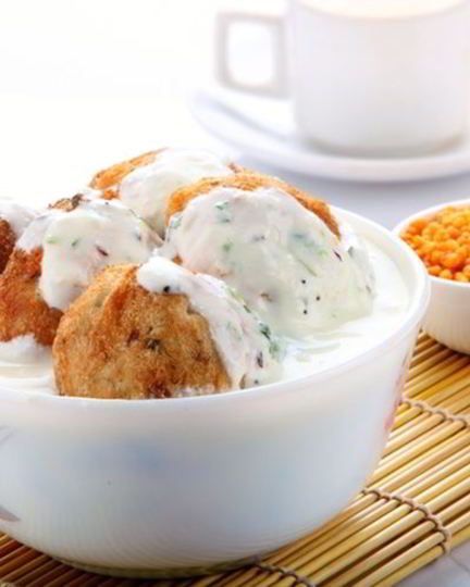 Рецепт сырников с маково-сметанным соусом