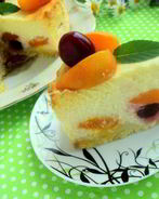 Творожник с абрикосами и вишней