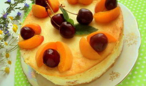 творожник с абрикосами и вишней