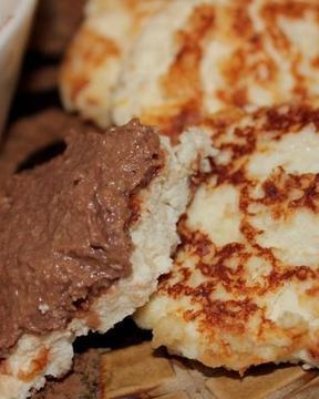 Ванильно-апельсиновые сырники с ореховой пастой