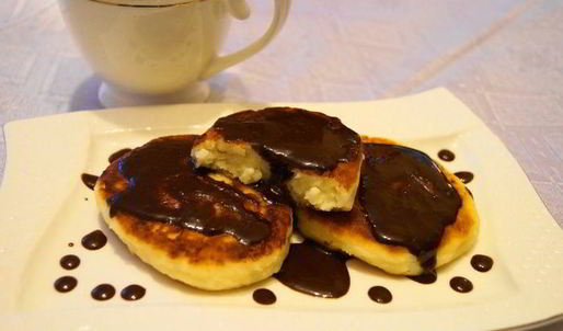 ванильные сырники с шоколадным соусом