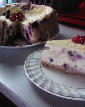 Воздушный творожник со смородиной