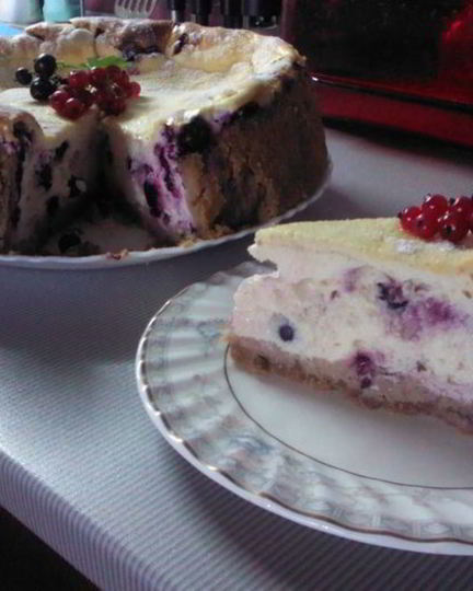 Рецепт воздушного творожника со смородиной