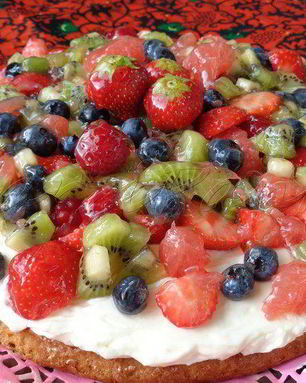 Фруктово-ягодный торт с нежным кремом из маскарпоне