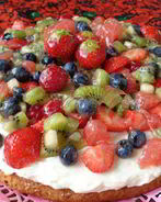 Фруктово-ягодный торт с нежным кремом из маскарпоне