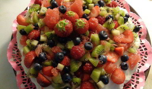 фруктово-ягодный торт с нежным кремом из маскарпоне