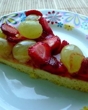 Открытый торт с фруктами