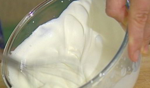 шоколадно-медовый торт в шоколадной глазури