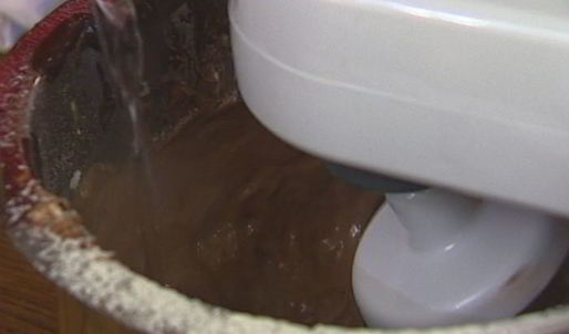 шоколадно-медовый торт в шоколадной глазури