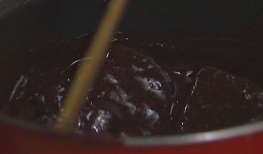 шоколадно-медовый торт в шоколадной глазури