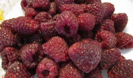 шоколадный бисквит с малиной