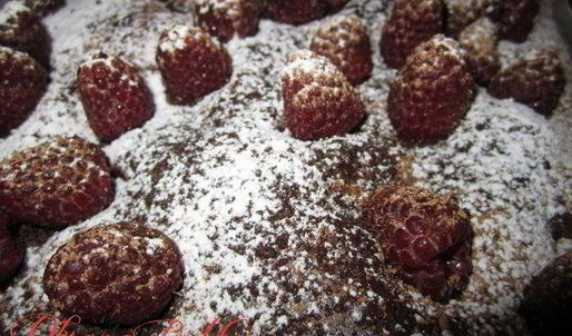 шоколадный бисквит с малиной