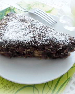 Шоколадный торт с бананами