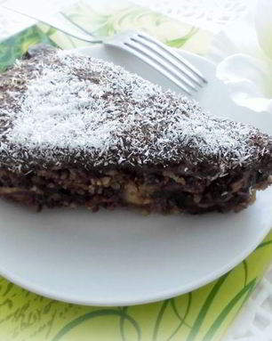 Шоколадный торт с бананами