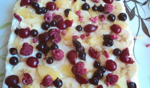 торт фруктовый