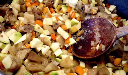 торт из поленты и овощного рагу солнечный корабль