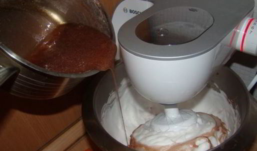 торт птичье молоко с яблочным пюре