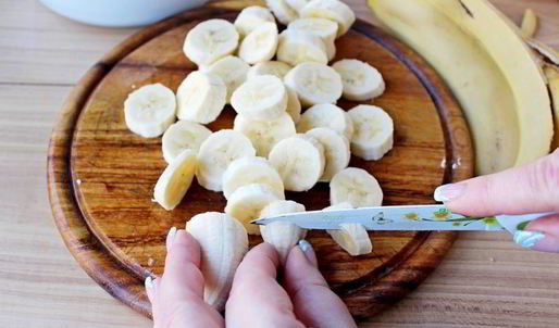 торт с бананом и сливочным кремом