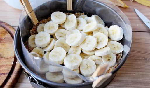 торт с бананом и сливочным кремом