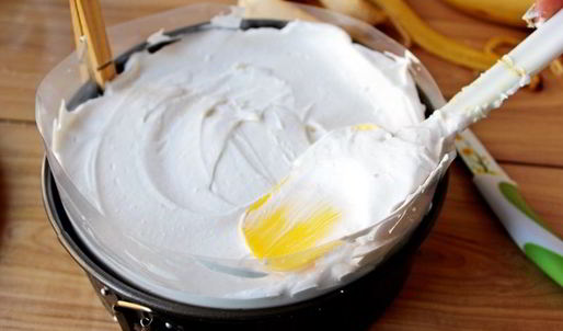 торт с бананом и сливочным кремом