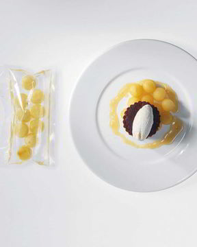 Яблоки в вине с яблочным бисквитом