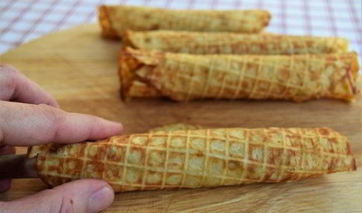 банановые вафли с кремом из фиников и орехов