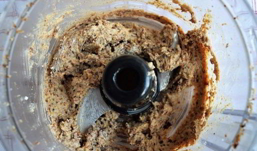 банановые вафли с кремом из фиников и орехов