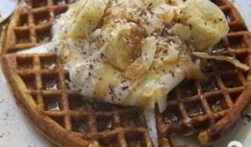 кокосовые вафли со взбитыми сливками