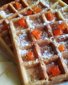 Мягкие вафли с яблоком и курагой