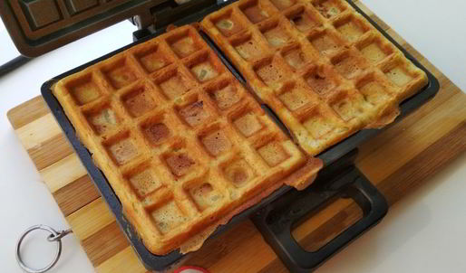 мягкие вафли с яблоком и курагой