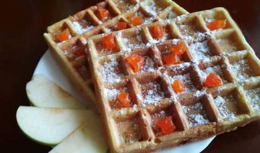 мягкие вафли с яблоком и курагой