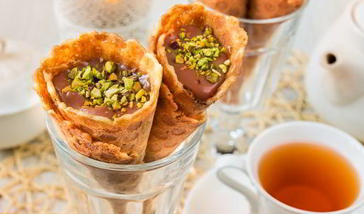 вафельные трубочки с заварным шоколадным кремом