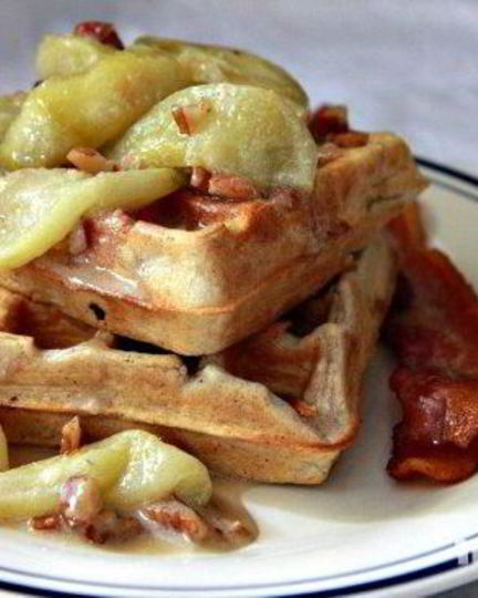 Рецепт вафель с яблоками и орехами