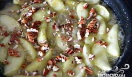 вафли с яблоками и орехами