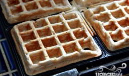 вафли с яблоками и орехами