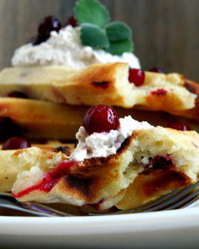 Венские вафли с брусникой на кукурузной муке