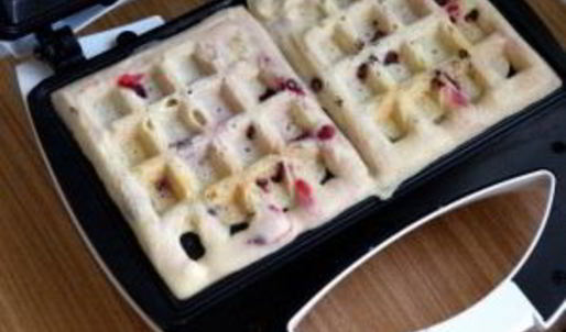 венские вафли с брусникой на кукурузной муке