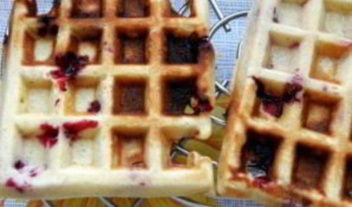 венские вафли с брусникой на кукурузной муке