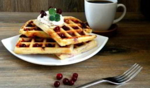 венские вафли с брусникой на кукурузной муке