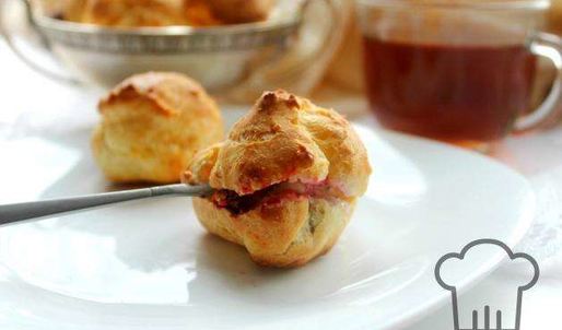 домашние профитроли с начинкой из вишен