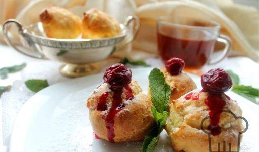 домашние профитроли с начинкой из вишен