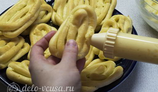 домашние эклеры со сгущенкой