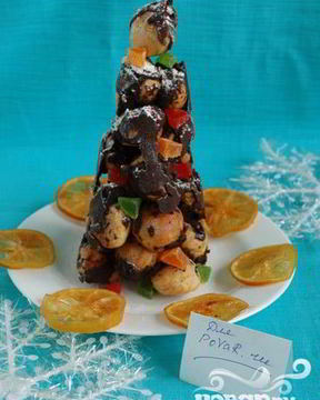 Елочка из профитролей