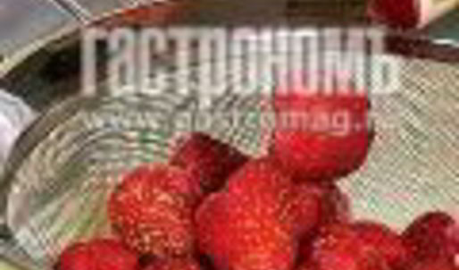 профитроли с клубничной начинкой