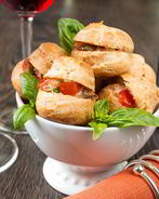 Профитроли с острым куриным салатом