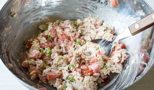 профитроли с острым куриным салатом