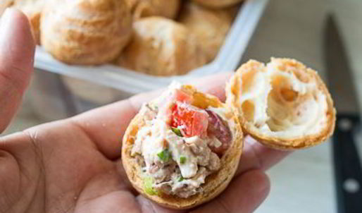 профитроли с острым куриным салатом